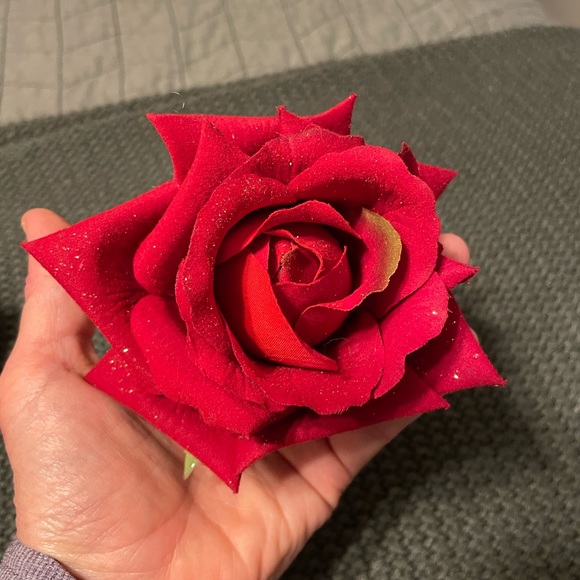 3/$15 Set of 8 LIFELIKE clip-back roses w/clips to attach to tree, hair,clothing - Picture 2 of 7